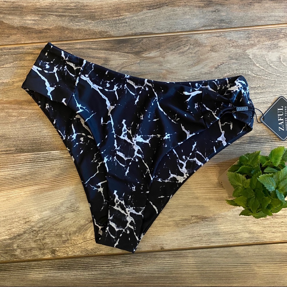 🦩Zaful Black & White Bikini Bottom Large/8🦩